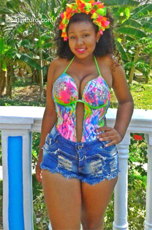 Date this good-looking Colombia girl Angie from Cartagena CO22867