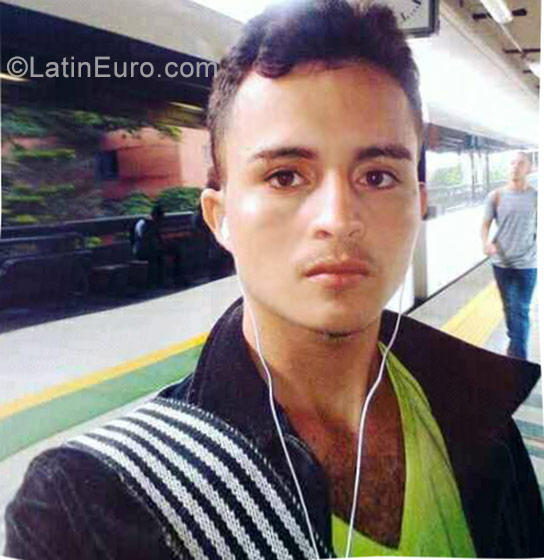 Date this delightful Colombia man Carlos from Medellin CO22868