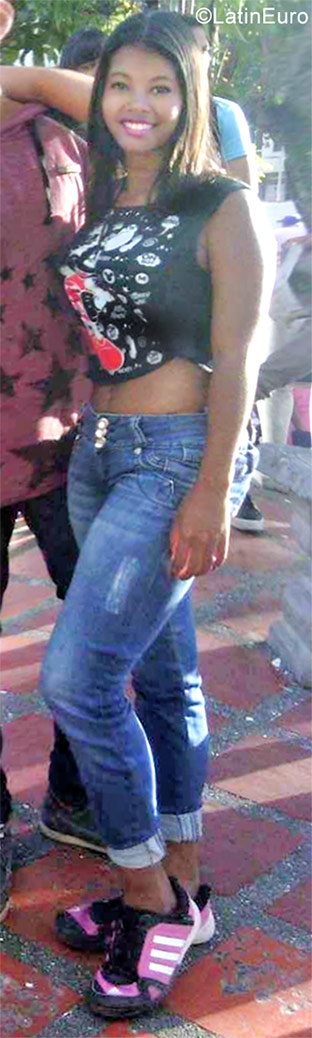 Date this foxy Venezuela girl Mayerlyn from Guatire VE1147