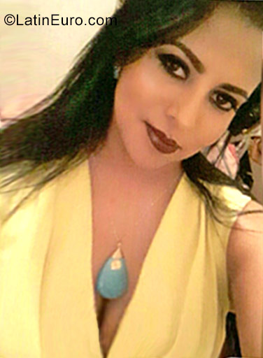 Date this beautiful Ecuador girl Vanessa from Guayaquil EC230