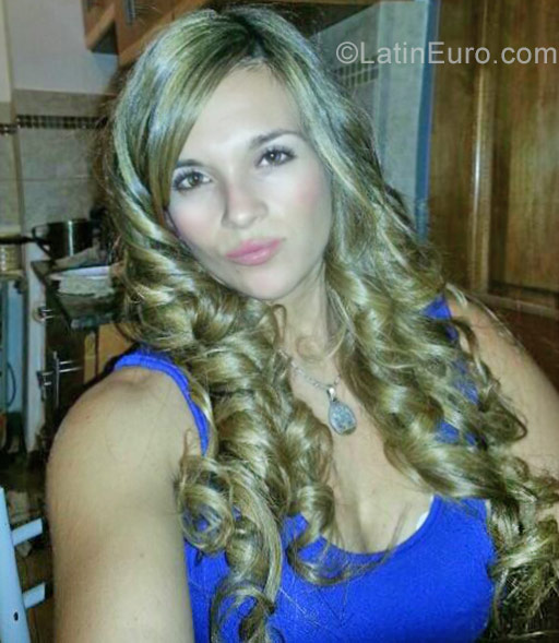 Date this attractive Argentina girl Carla from Santiago del estero AR115