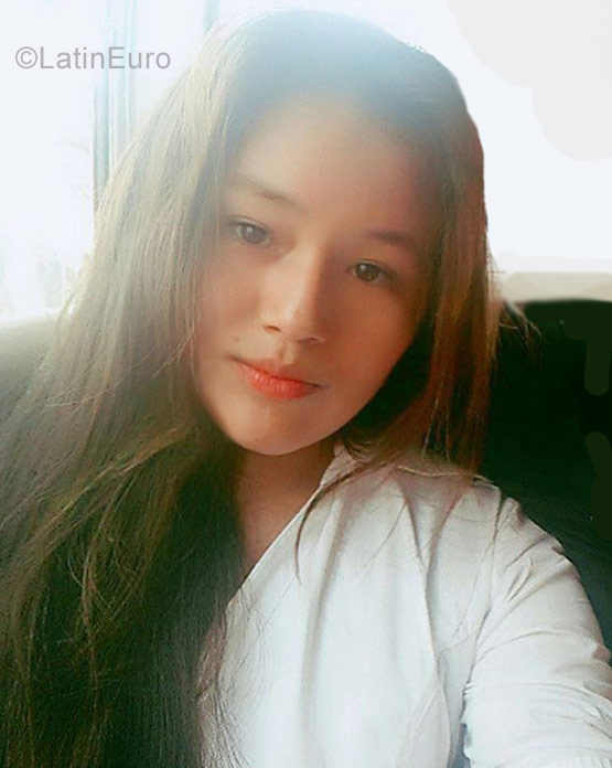 Date this sultry Bolivia girl Elisa from Santa Cruz BO26