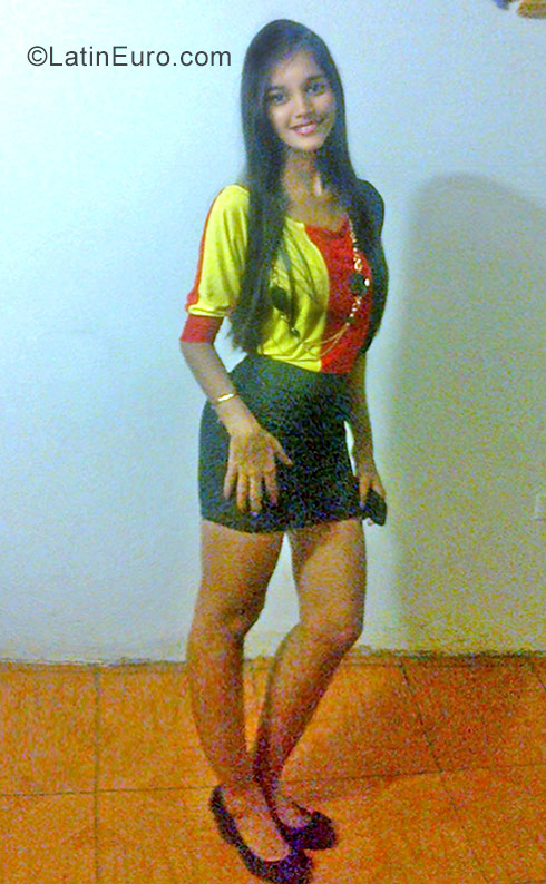 Date this attractive Venezuela girl Fabi from Maracaibo VE1182