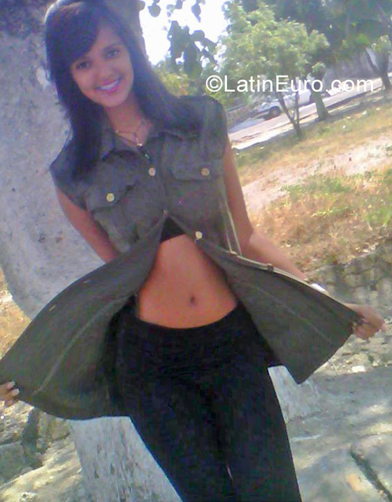 Date this foxy Venezuela girl Vanessa from Valencia VE1199