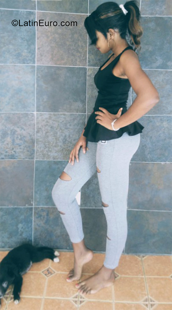 Date this charming Dominican Republic girl Jean from Santo Domingo DO30963