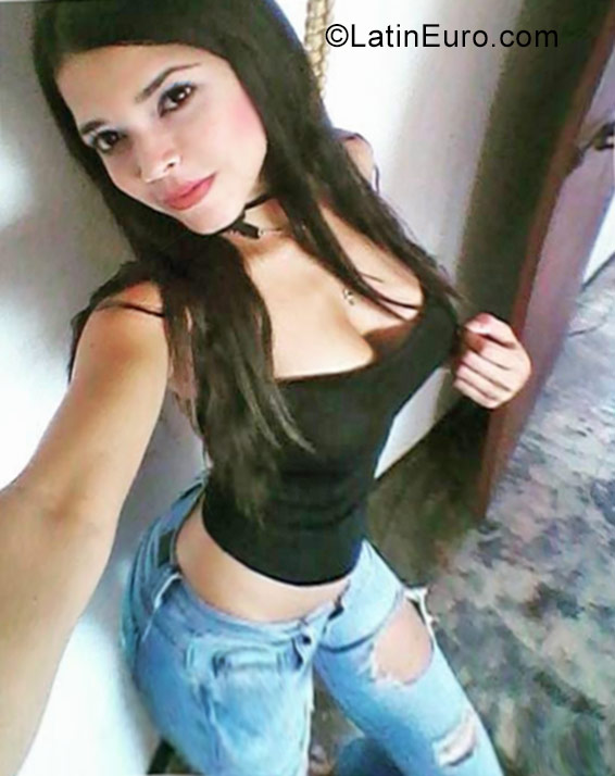 Date this beautiful Venezuela girl Maria from Valencia VE1201