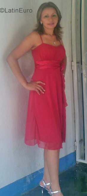 Date this sensual Venezuela girl Elizabeth from Barinas VE1202