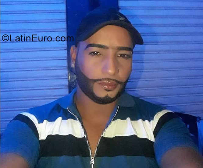 Date this funny Colombia man Carlos from Medellin CO22947