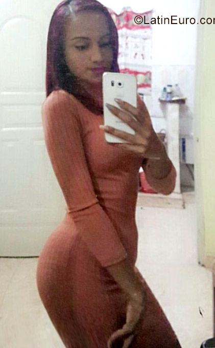 Date this lovely Dominican Republic girl Geshel from San Pedro De Macorís DO30999