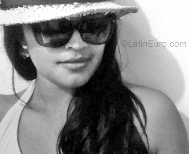 Date this athletic Colombia girl Erika from Neiva CO22982