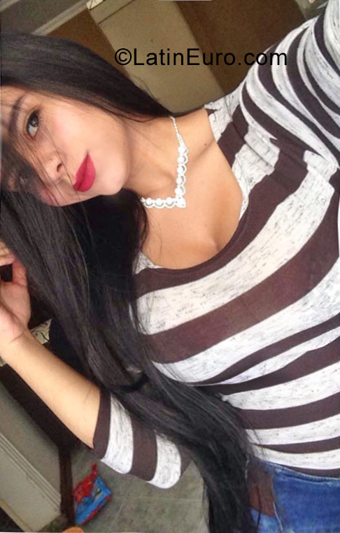 Date this sensual Colombia girl Lady from Bogota CO22999