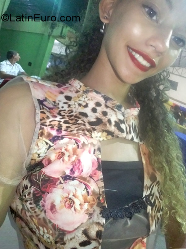 Date this pretty Brazil girl Kah from Manaus BR10391