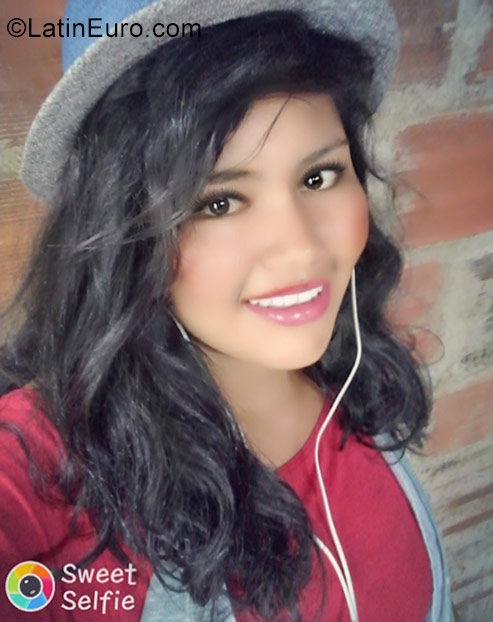 Date this sultry Colombia girl Nikol from Bucaramanga CO23015