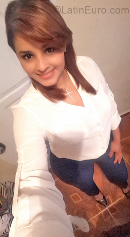 Date this charming Dominican Republic girl Jenni suarez from Santiago DO31055