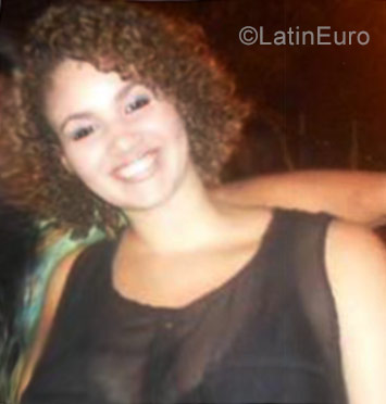 Date this good-looking Brazil girl Bruna from Rio de Janeiro BR10394