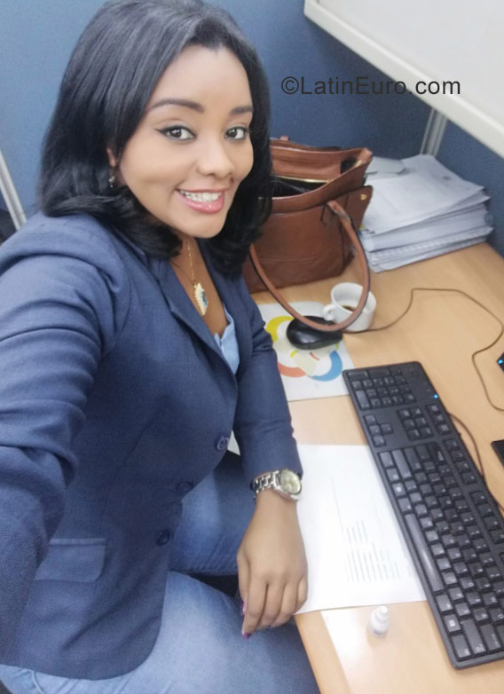 Date this charming Dominican Republic girl Yessy from Santo Domingo DO31064
