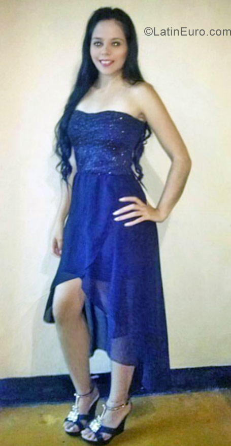 Date this pretty Colombia girl Diana from Pereira CO23042