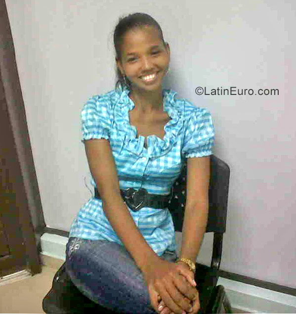 Date this athletic Dominican Republic girl Joselin from Santo Domingo DO31075