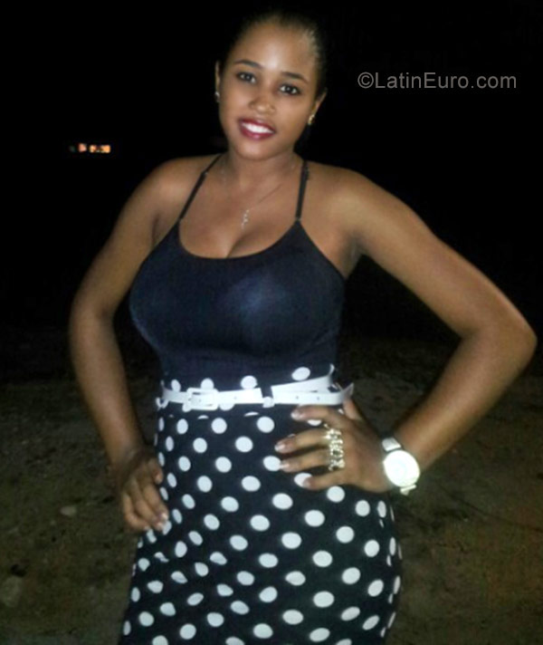 Date this happy Dominican Republic girl Anyelina from Santo Domingo DO31157