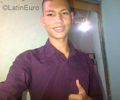 Date this sensual Venezuela man Carlos from Cumana VE1253
