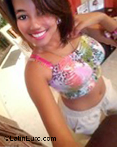 Date this cute Dominican Republic girl Yer from Santo Domingo DO31175