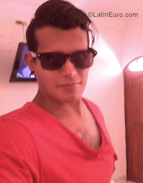 Date this beautiful Colombia man Juan from Bogota CO23117