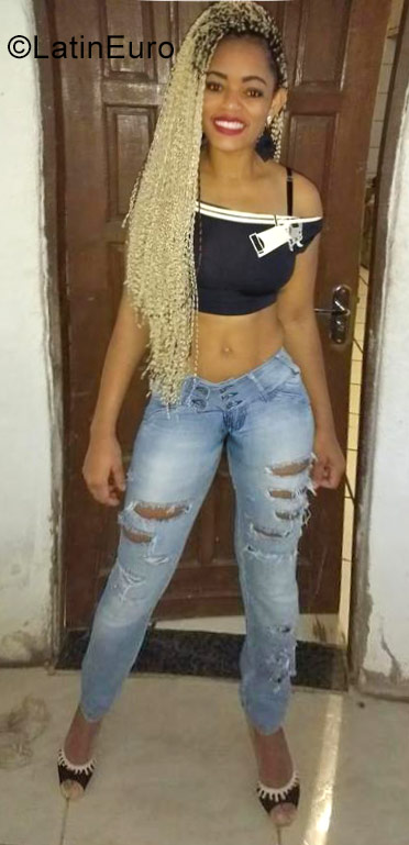 Date this hard body Brazil girl Leya from Vitoria BR10409