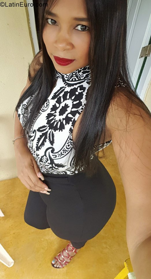 Date this stunning Dominican Republic girl Margarita from Santiago DO31263