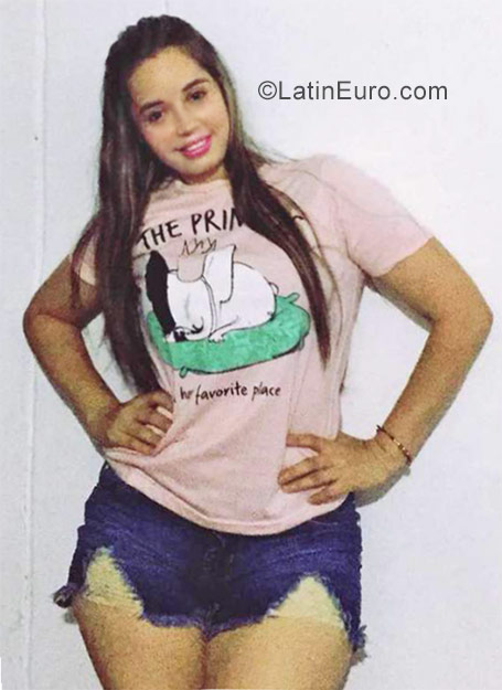 Date this delightful Colombia girl Estefania from Barranquilla CO23175