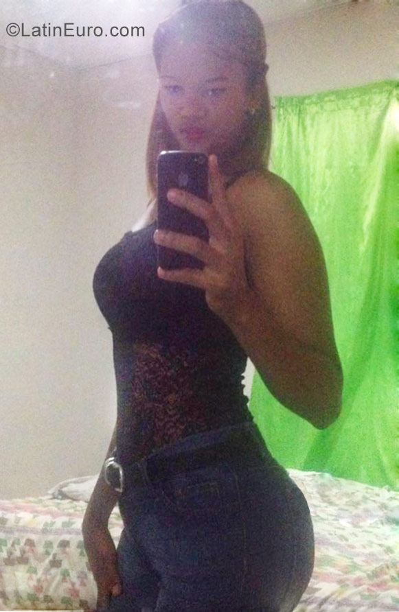 Date this cute Dominican Republic girl Gissel from Santo Domingo DO33764