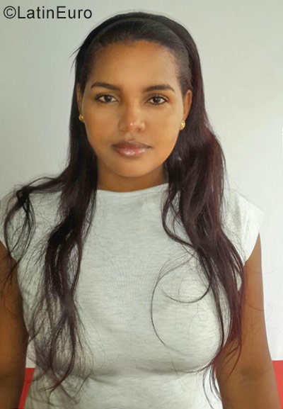 Date this exotic Colombia girl Yesenia from Medellin CO23297