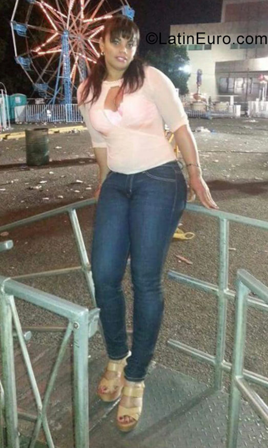 Date this beautiful Dominican Republic girl Raysa from Santiago De Los Caballeros DO31383
