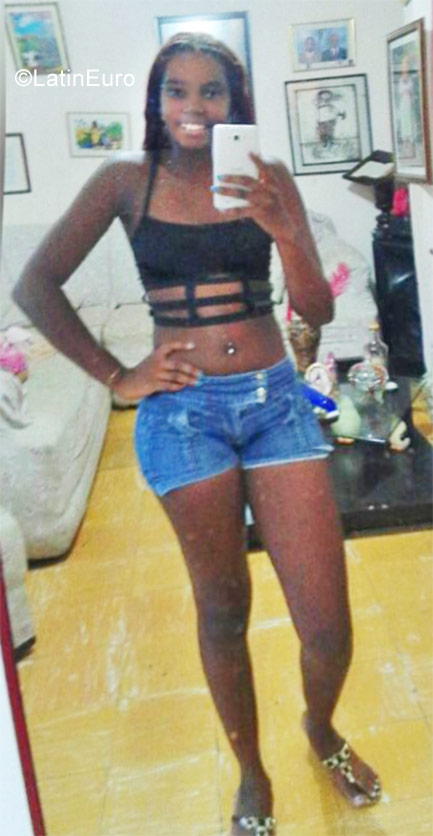 Date this cute Colombia girl Marcela from Cali CO23436