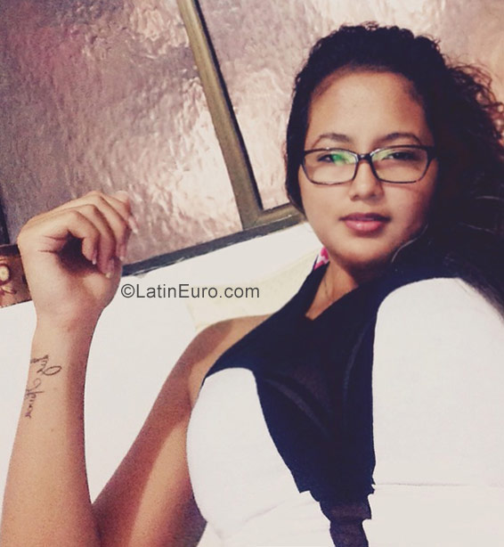 Date this athletic Colombia girl Nazly from Ibague CO23446