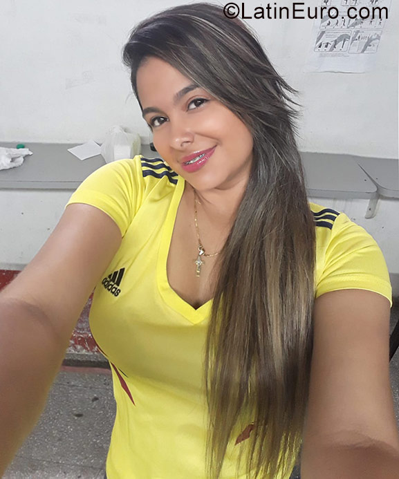 Date this hot Colombia girl Jhohanna from Cali CO23460