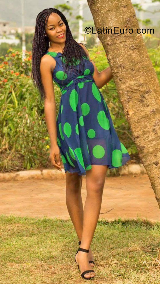 Date this attractive Cameroon girl Yosayne from Yaounde CM264