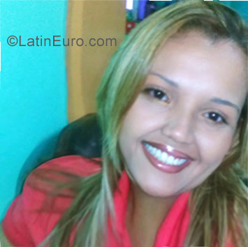 Date this nice looking Venezuela girl Celi from Alto Barinas VE1402