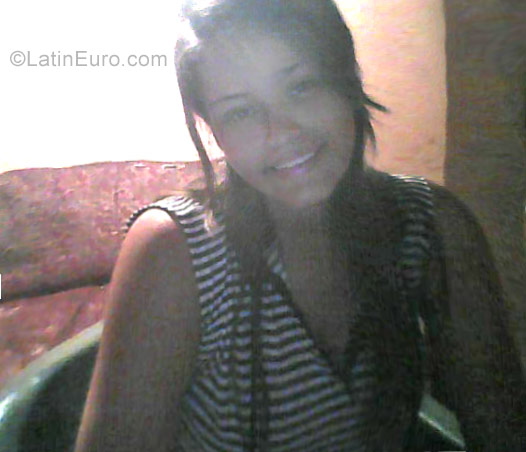 Date this beautiful Venezuela girl Paola from Caracas VE1405