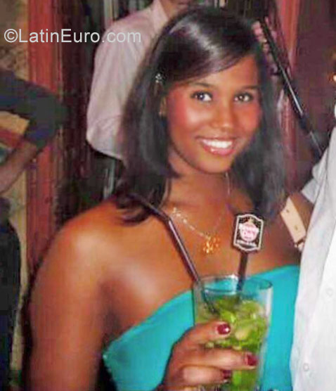 Date this pretty Dominican Republic girl Danyeli from Santo domingo DO31825