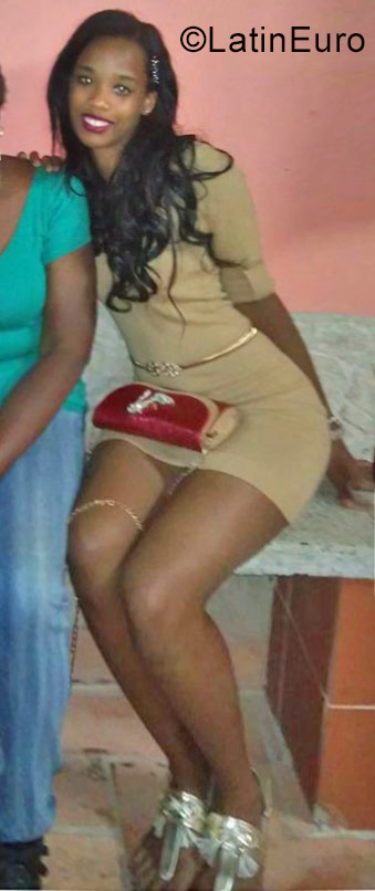 Date this hot Cuba girl Daya from Havana CU268