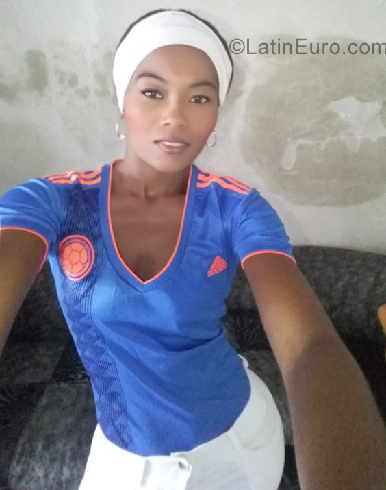 Date this nice looking Colombia girl Karen from Medellin CO23531