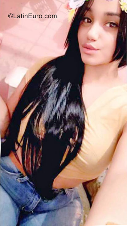 Date this good-looking Dominican Republic girl Madelin from Santo Domingo DO31860