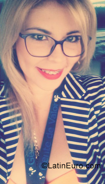 Date this fun Venezuela girl Mariana from Caracas VE1426