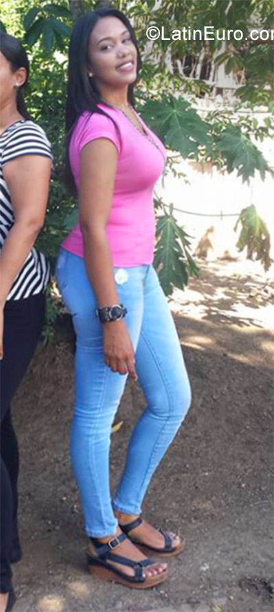 Date this tall Dominican Republic girl Mayrelis from Santiago DO31926