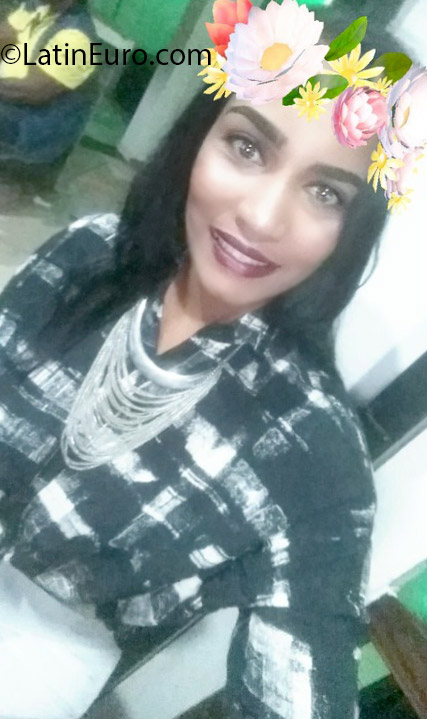 Date this hard body Dominican Republic girl Yohanna from Santo Doningo DO31954