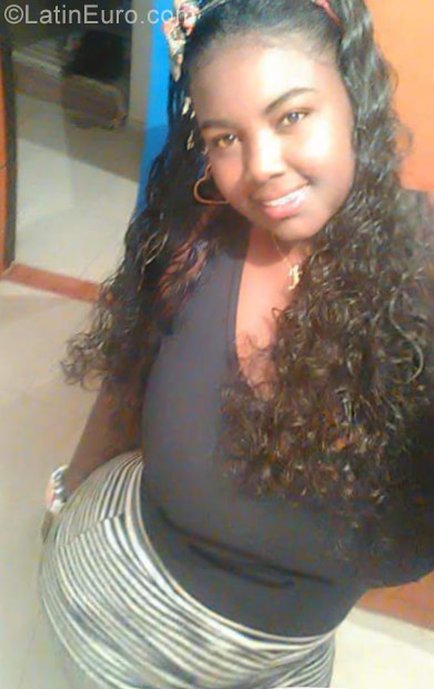 Date this delightful Colombia girl Yenny from Cali CO23622