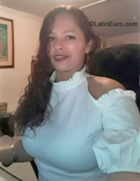 Date this hot Colombia girl Lina from Bogota CO23627