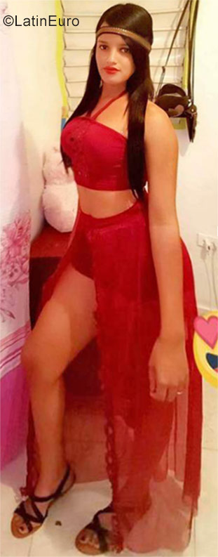 Date this stunning Dominican Republic girl Jordania from La Romana DO32001