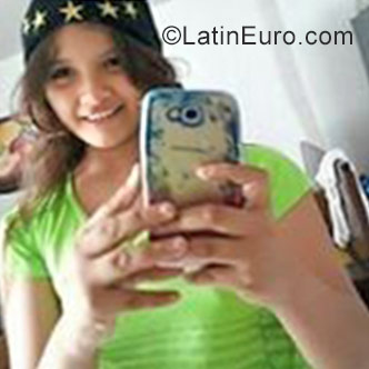 Date this good-looking Colombia girl Laura from Pereira CO23676