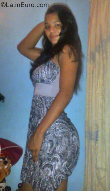 Date this lovely Venezuela girl Yuli from Puerto Cabello VE1525